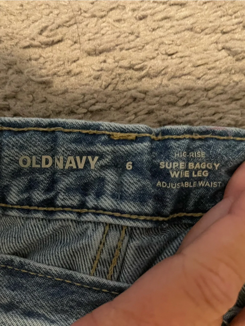 Girls size 6 Old Navy Washed Blue Wide-Leg Jeans with Star Patches Like new
